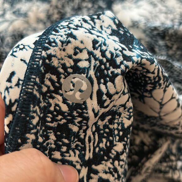 Lululemon navy blue print leggings 4 - Picture 6 of 6
